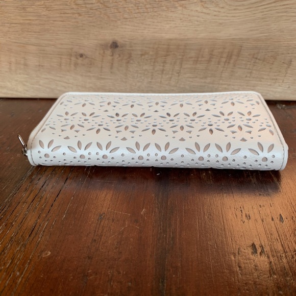 Coach Taylor Eyelet Accordion Zip Wallet—NWOT - Picture 3 of 8